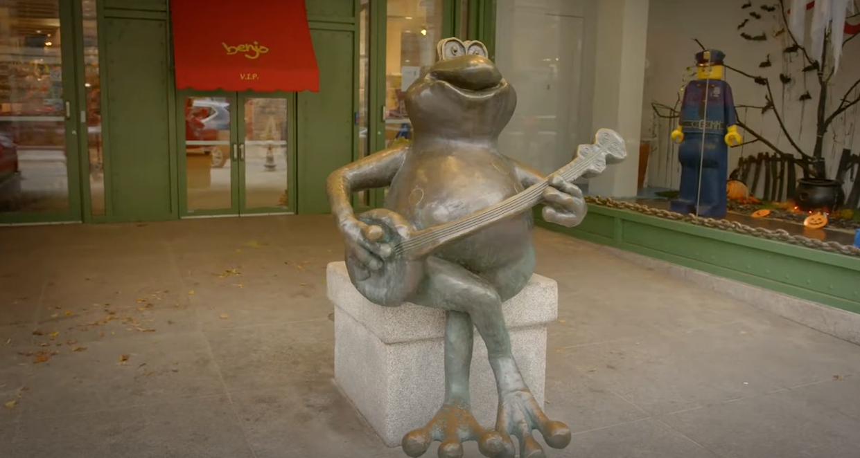 Load video: The most beautiful toy store in Quebec
